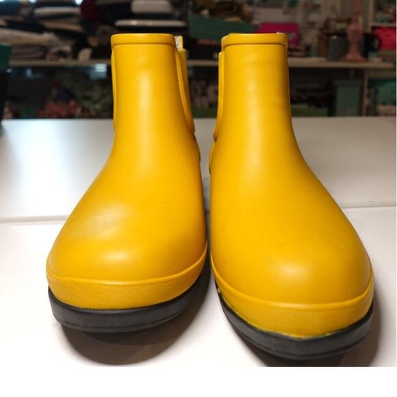BOGS BLOOM BUTTERSQATCH /MARIGOLD YELLOW WATERPROOF BOOT - Picture 2 of 8